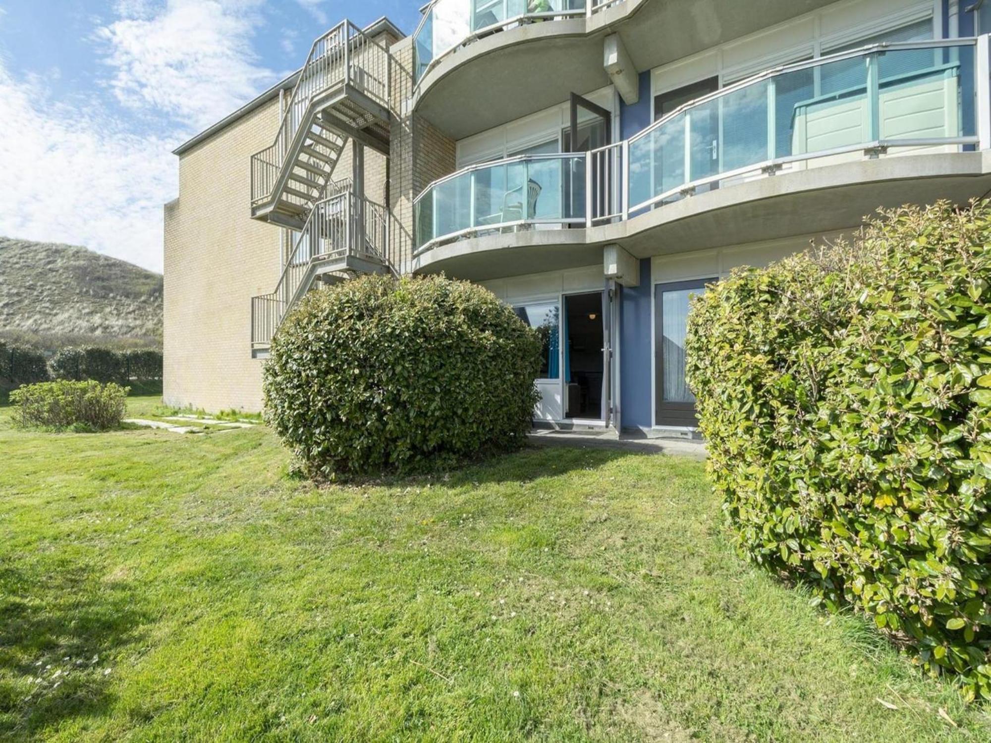 Lovely Apartment With Patio Callantsoog Bagian luar foto